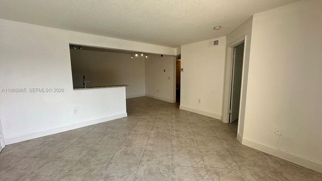 450 W Palm Cir W 207, Pembroke Pines, FL 33025