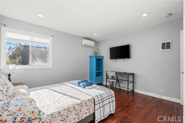 2040 Kilson Drive, Santa Ana, CA 92707