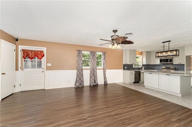 1270 Rainbow Road, Advance, NC 27006