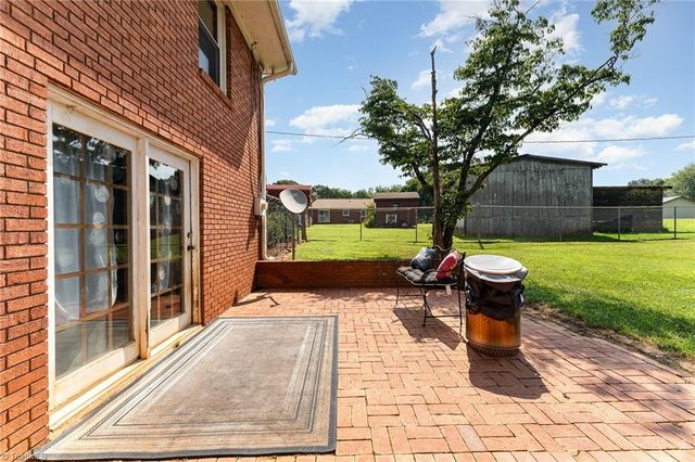 1270 Rainbow Road, Advance, NC 27006