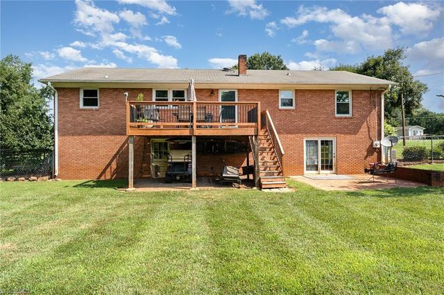 1270 Rainbow Road, Advance, NC 27006