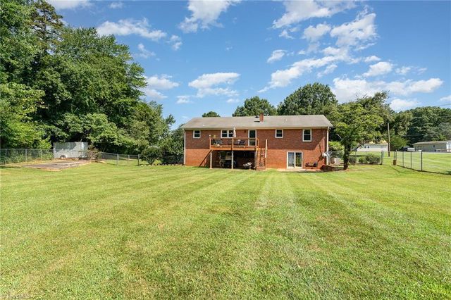 1270 Rainbow Road, Advance, NC 27006