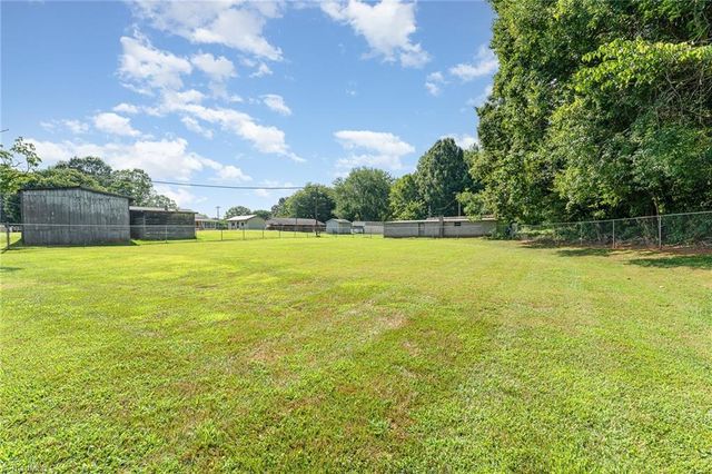 1270 Rainbow Road, Advance, NC 27006