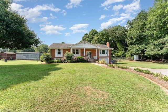 1270 Rainbow Road, Advance, NC 27006