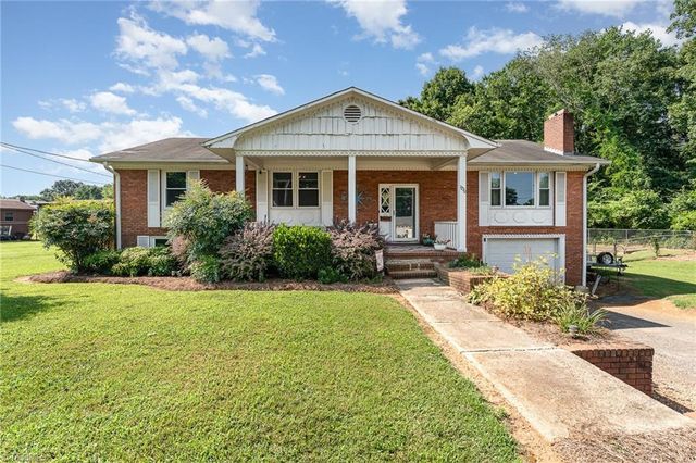 1270 Rainbow Road, Advance, NC 27006