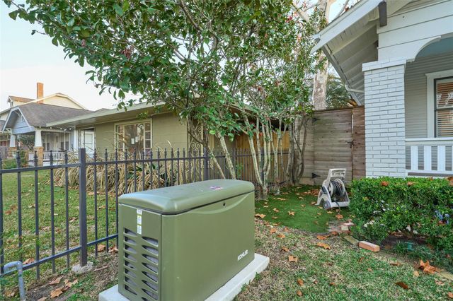 816 Le Green Street, Houston, TX 77008