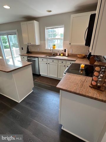 22 RIPLEY RD, Stafford, VA 22556