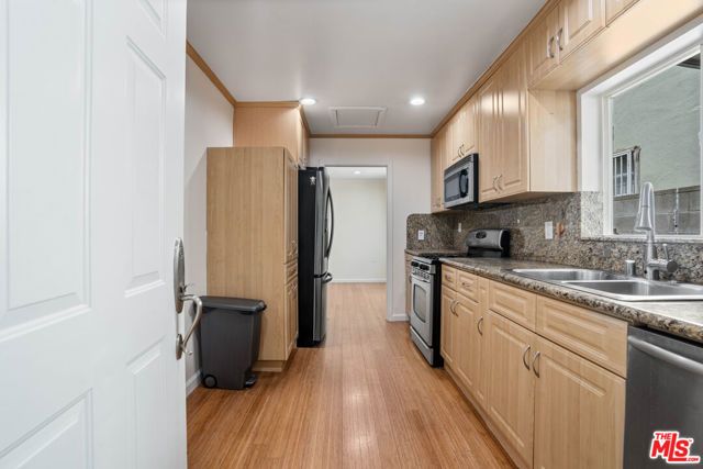 6214 Goodland Avenue, Los Angeles, CA 91606