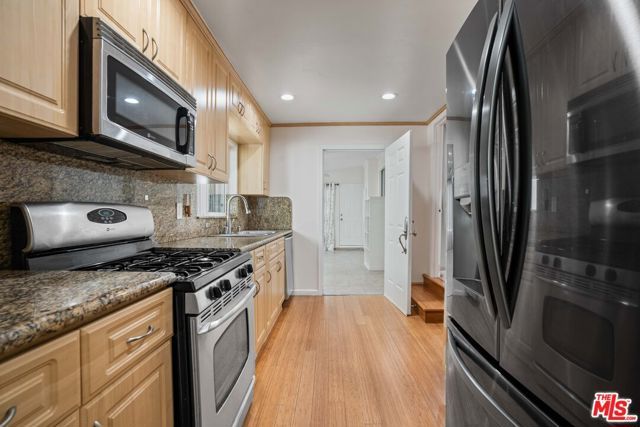 6214 Goodland Avenue, Los Angeles, CA 91606