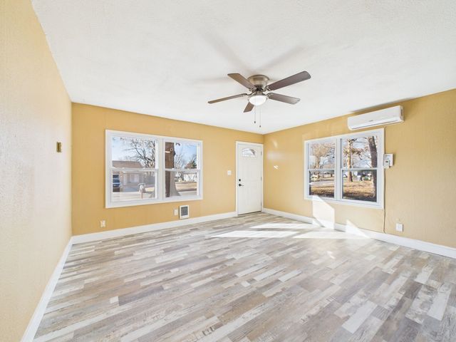 138 N Kessler St, Wichita, KS 67203