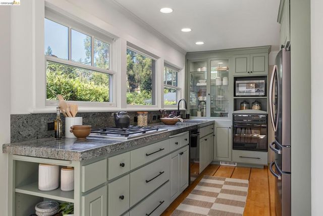 139 Buckeye Ave, Oakland, CA 94618