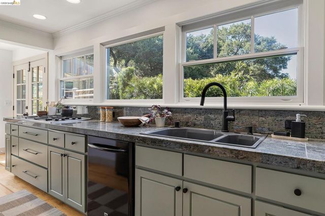 139 Buckeye Ave, Oakland, CA 94618