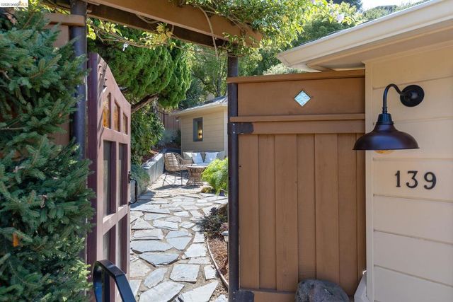 139 Buckeye Ave, Oakland, CA 94618