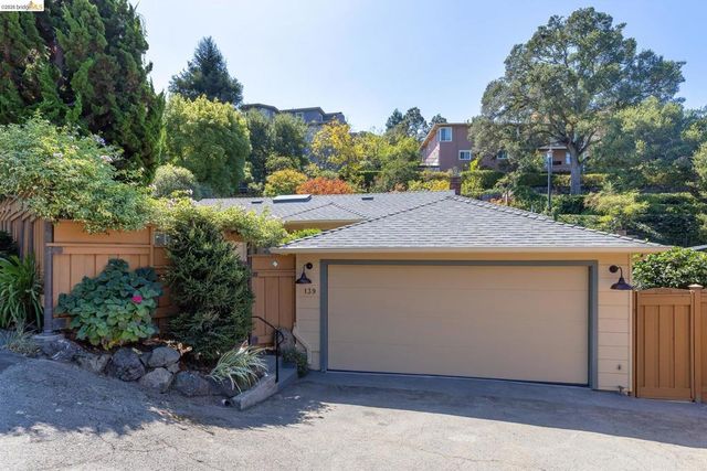 139 Buckeye Ave, Oakland, CA 94618
