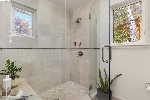 139 Buckeye Ave, Oakland, CA 94618
