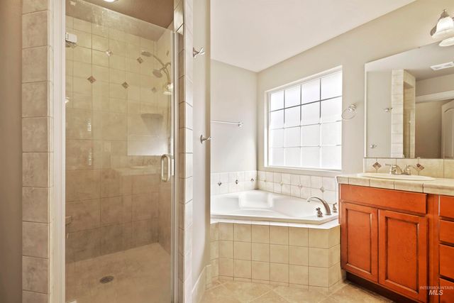 30 N Arrow Creek Ln, Eagle, ID 83616