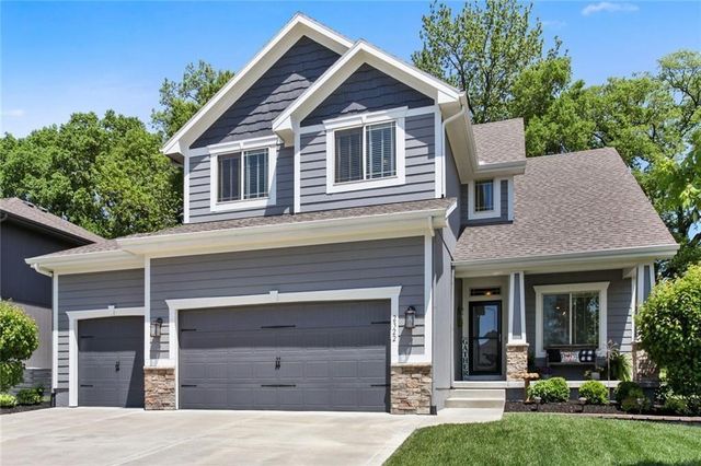 2322 SW River Trail road Road, Lee's Summit, MO 64082