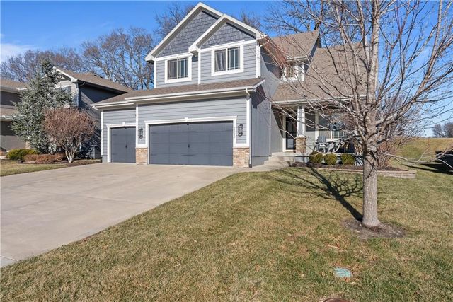 2322 SW River Trail road Road, Lee's Summit, MO 64082