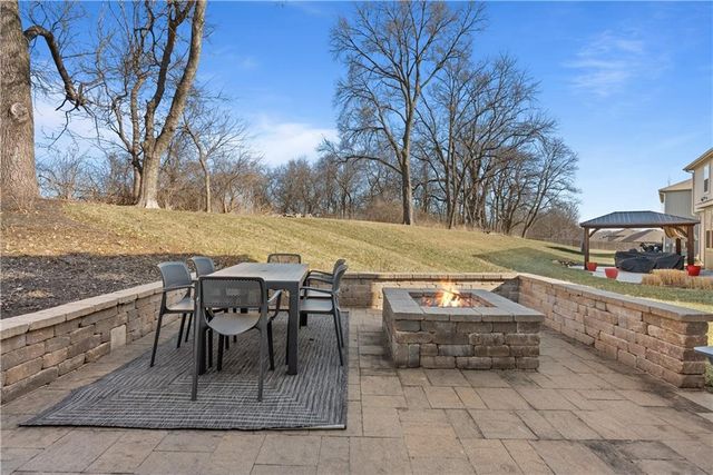 2322 SW River Trail road Road, Lee's Summit, MO 64082