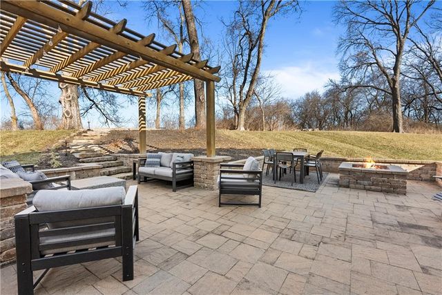 2322 SW River Trail road Road, Lee's Summit, MO 64082
