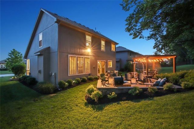 2322 SW River Trail road Road, Lee's Summit, MO 64082