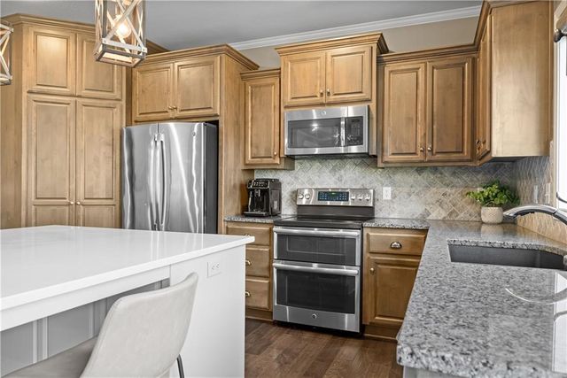 2322 SW River Trail road Road, Lee's Summit, MO 64082