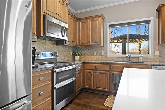 2322 SW River Trail road Road, Lee's Summit, MO 64082