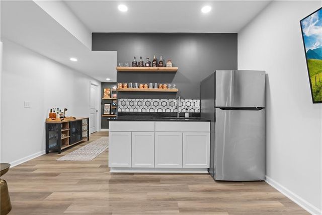 2322 SW River Trail road Road, Lee's Summit, MO 64082