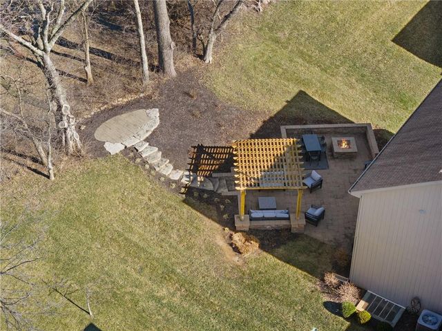 2322 SW River Trail road Road, Lee's Summit, MO 64082