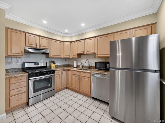 68 Bon Aire Circle P11, Suffern, NY 10901