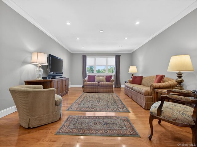 68 Bon Aire Circle P11, Suffern, NY 10901