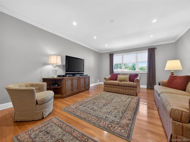 68 Bon Aire Circle P11, Suffern, NY 10901