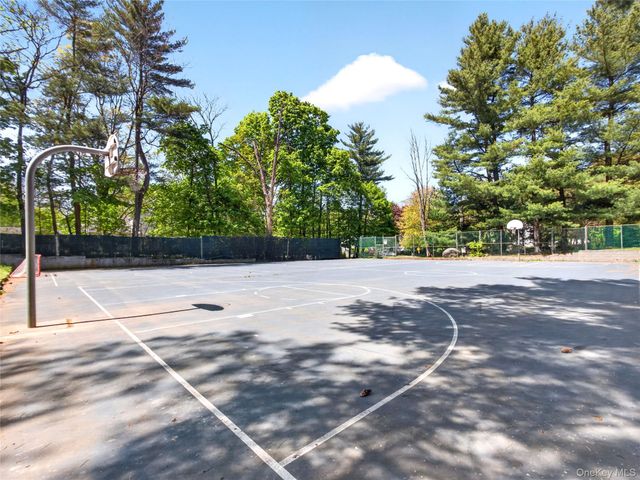 68 Bon Aire Circle P11, Suffern, NY 10901