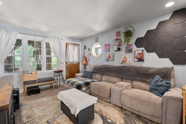 100 Chestnut 100, West Springfield, MA 01089