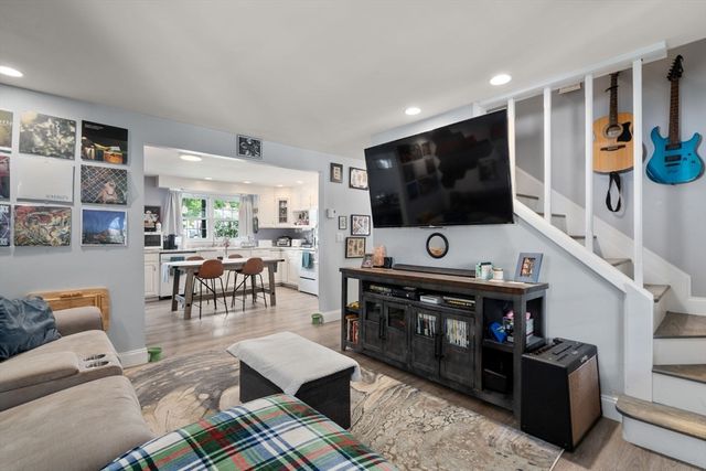 100 Chestnut 100, West Springfield, MA 01089