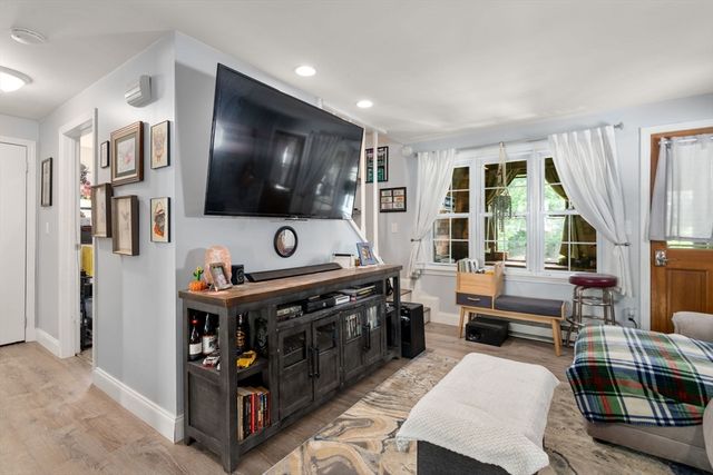 100 Chestnut 100, West Springfield, MA 01089