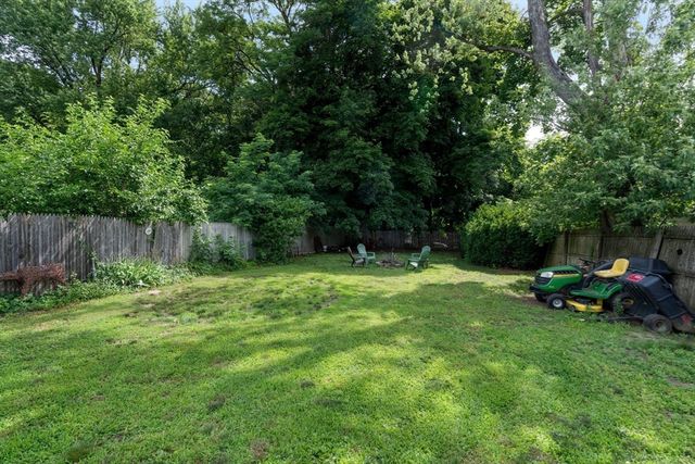 100 Chestnut 100, West Springfield, MA 01089