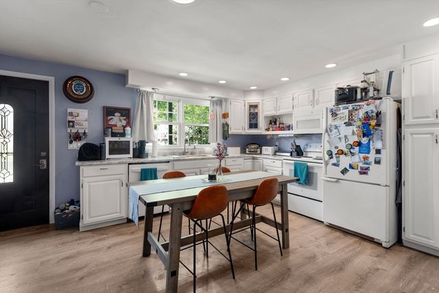 100 Chestnut 100, West Springfield, MA 01089