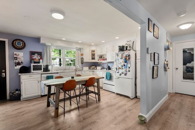 100 Chestnut 100, West Springfield, MA 01089