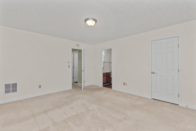 102 Lights Pointe Court, Ohio Twp, OH 45157