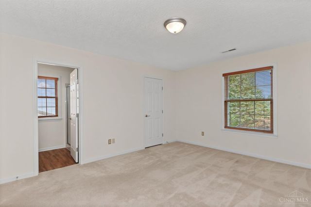 102 Lights Pointe Court, Ohio Twp, OH 45157