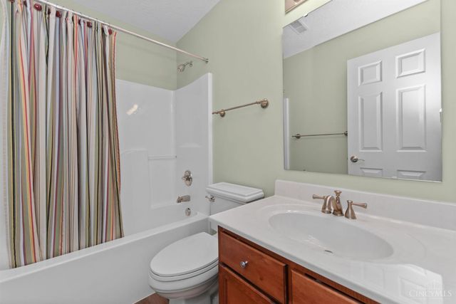 102 Lights Pointe Court, Ohio Twp, OH 45157