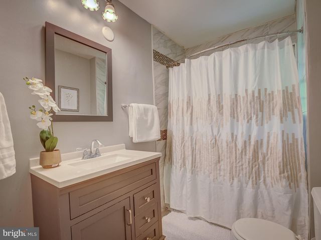 7910 LIVINGSTON RD, Oxon Hill, MD 20745