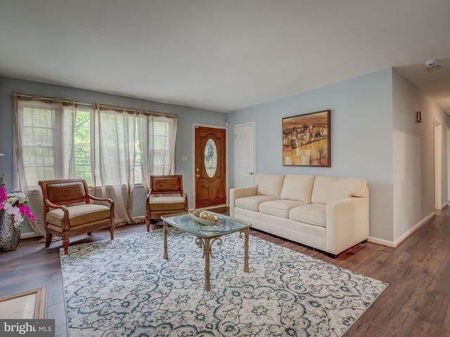 7910 LIVINGSTON RD, Oxon Hill, MD 20745