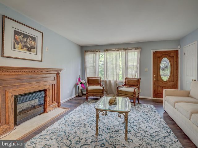 7910 LIVINGSTON RD, Oxon Hill, MD 20745