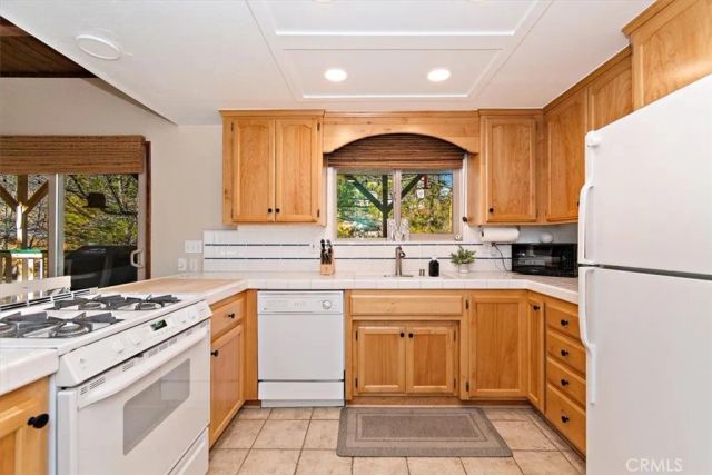 1241 Innsbruck, Lake Arrowhead, CA 92352