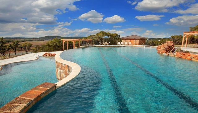 7732 Tessera PKWY, Lago Vista, TX 78645