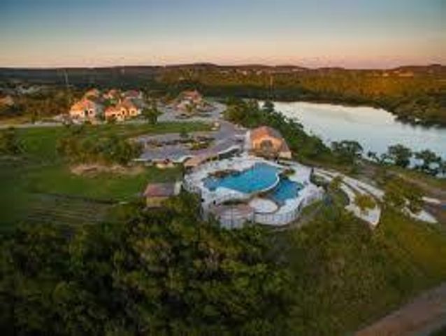 7732 Tessera PKWY, Lago Vista, TX 78645