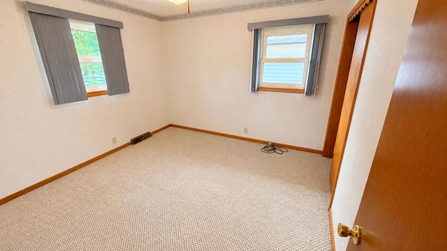 2419 Simmons St, Salina, KS 67401