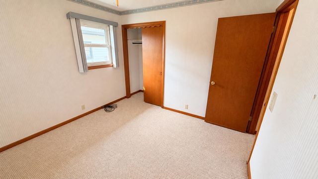 2419 Simmons St, Salina, KS 67401